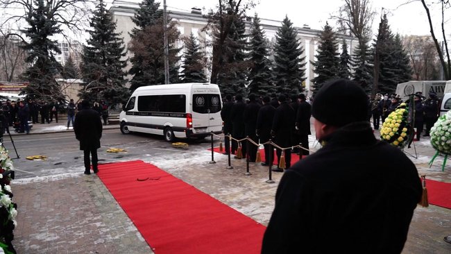 С погибшим в перестрелке полицейским Сергеем Пригариным простились в Одессе 22