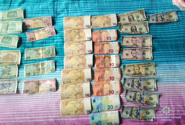 Полиция задержала киевлянок, занимавшихся сутенерством через группы в мессенджерах: Нужна ТОП, инста-girl, обложки, титулы, медийные и т.д. 08