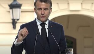 Макрон про розмову з Путіним