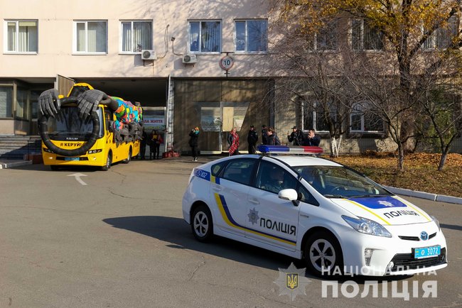 Нацполиция выпустила на украинские дороги автобус-призрак 06