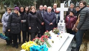 Кубів, Клімкін та Нищук відвідали в Стамбулі могилу представника уряду УНР в еміграції Мурського. ФОТО
