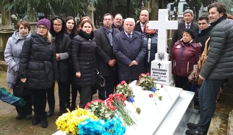 Кубів, Клімкін та Нищук відвідали в Стамбулі могилу представника уряду УНР в еміграції Мурського. ФОТО