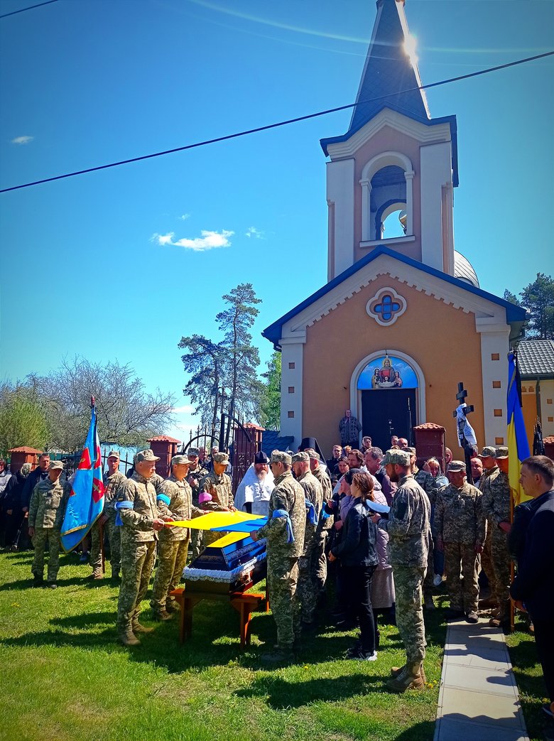 Сьогодні у Ніжині попрощалися з пілотом Романом Пасулькою 03