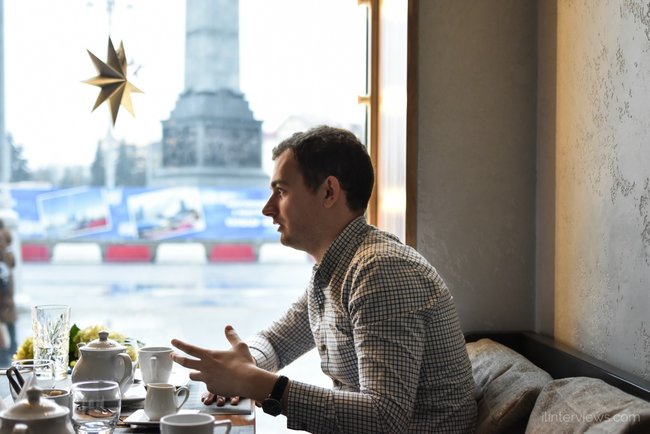 Білоруський політичний аналітик Артем Шрайбман: Чи є у мене образа на Протасевича за те інтервю? Звичайно, ні. Якщо тобі погрожують видачею в донецько-луганські підвали, - і не те скажеш 02