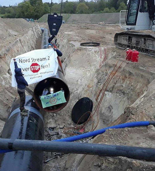 Пятеро немецких активистов залезли в строящийся газопровод Eugal, протестуя против Северного потока-2 02