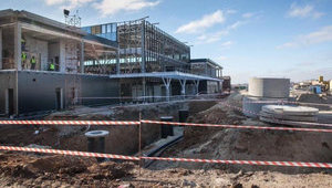 В аэропорту "Запорожье" начали стеклить новый терминал. ФОТО