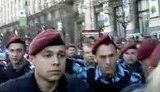 Беркутовцы украли 400 футболок с надписью "Спасибо жителям Донбасса...". ВИДЕО.