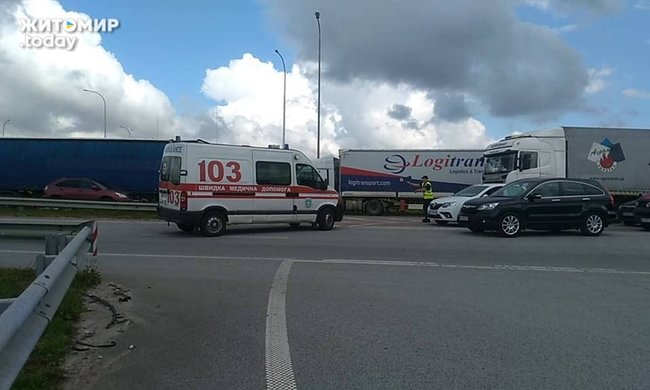 Страшна ДТП на трасі Київ - Чоп: маршрутка врізалася у вантажівку - 10 загиблих, ще 10 осіб травмовано 12