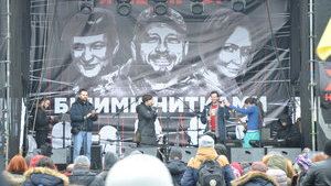 "Белыми нитками": на Майдане проходит музыкальный марафон в поддержку Антоненко, Кузьменко и Дугарь. ФОТОрепортаж