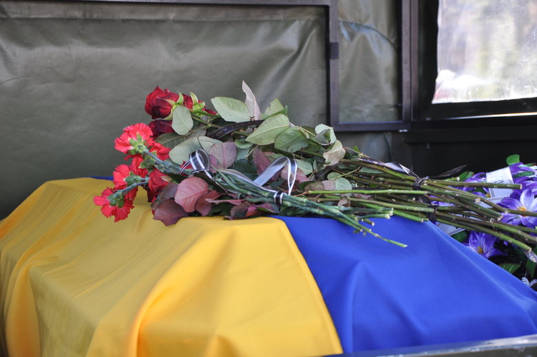 В Києві попрощалися із загиблим внаслідок російського обстрілу розвідником 30-ї ОМБр Антоном Сидоровим 57