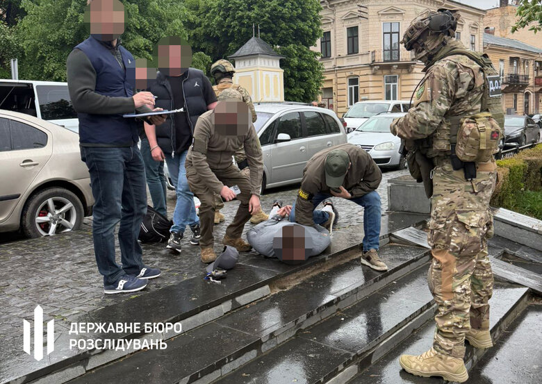 The State Bureau of Investigation detained a law enforcement officer from Bukovina who helped draft dodgers