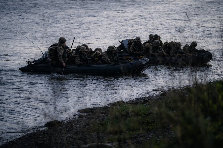 Almost 900 Ukrainian marines completed their training in Britain 02