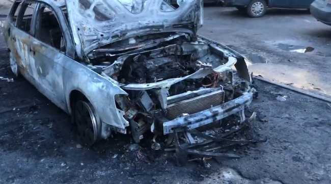 В Запорожье волонтеру Андрею Лукину сожгли машину 01