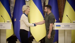 Зеленский и фон дер Ляйен обсудили усиление санкций против РФ и поддержку украинских детей