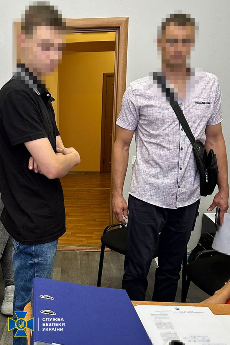 палії автівок військових