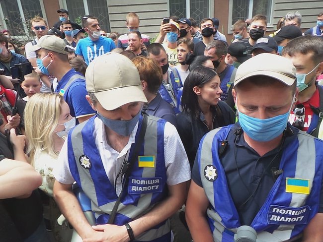 На акції на підтримку Стерненка сталися бійки між мітингувальниками і правоохоронцями: є затримані 03