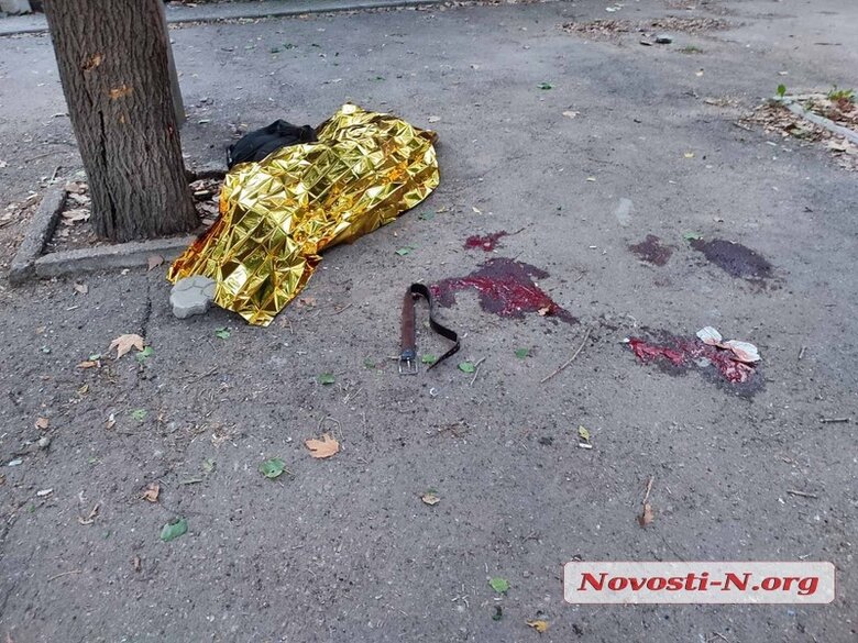 Внаслідок обстрілу зупинки громадського транспорту в Миколаєві 3 загиблих і 12 поранених 03