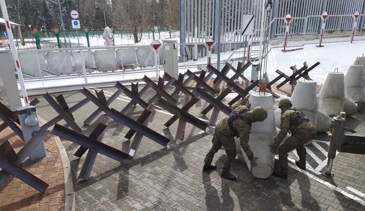 Польща встановлює протитанкові загородження на кордоні з Білоруссю. ФОТО