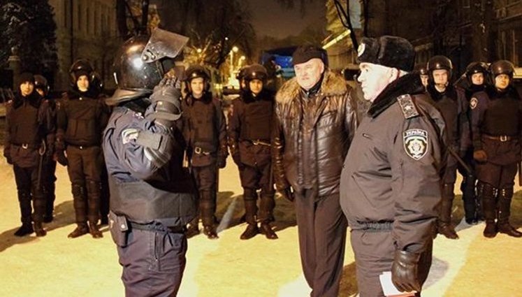 Вчера под Кабмином награждали бойцов ВВ. Недалеко от места, где "Беркут" пытал голого активиста. ФОТОрепортаж