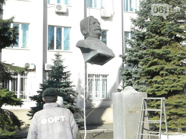 памятник запорожье орджоникидзе демонтаж декоммунизация