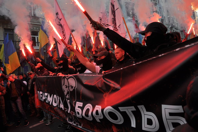 Националисты провели в центре Киева Марш УПА 28
