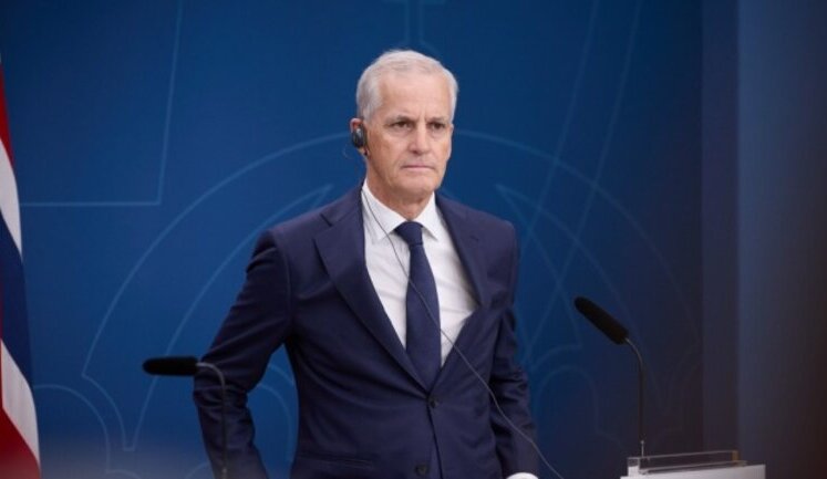 Согласованное парламентом утроение оборонной помощи Украине немедленно воплощается, - премьер Норвегии Стере