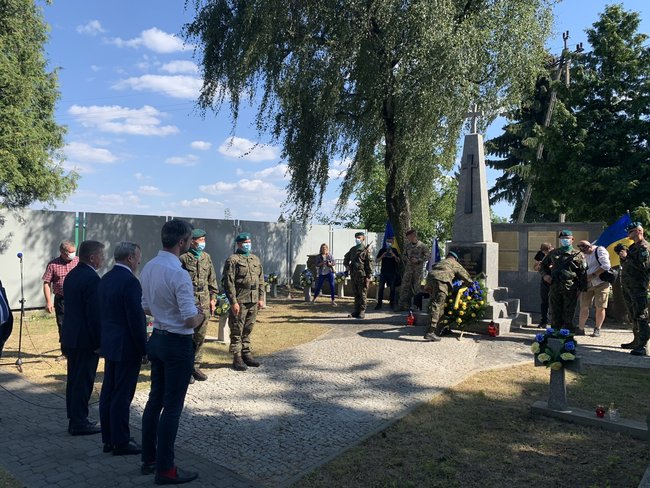 Обновленное кладбище воинов УНР открыли в Польше 14