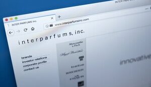 Компания Inter Parfums, директором которой является Philippe Benacin, открестилась от покупки российского актива в Украине, сказав, что это личная инициатива владельца