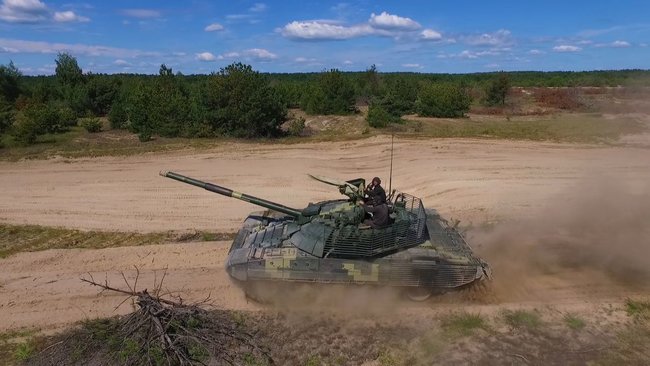 Модернизированный танк Т-72 начал огневые испытания, – Укроборонпром 01