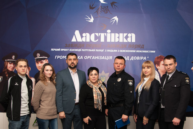 Проект навчання патрульних мові жестів стартував у Маріуполі 02