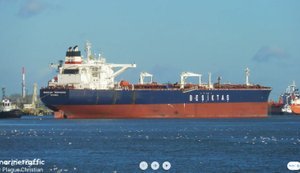 Морський експорт нафти з Росії обвалився до мінімуму через санкції США, - Bloomberg