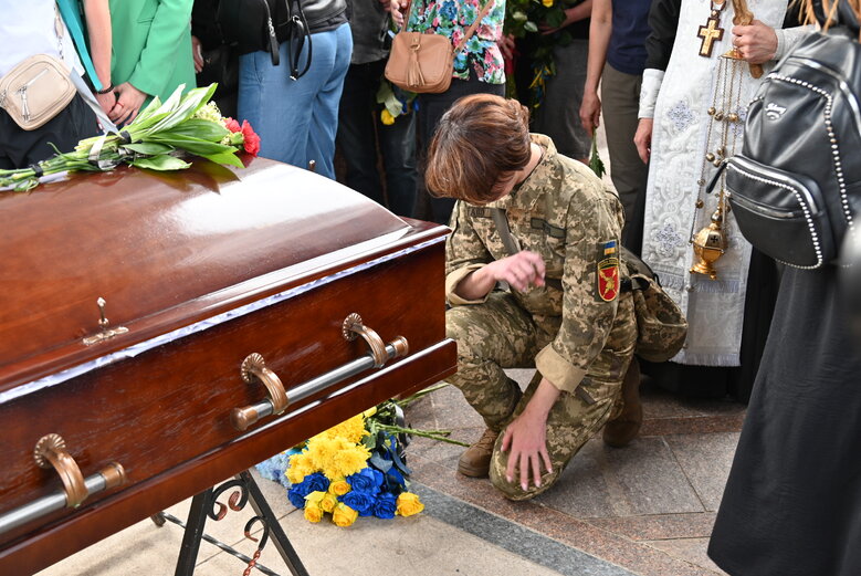У Києві попрощалися із воїном Едуардом Хатмулліним