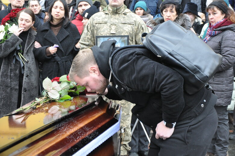 Із українським захисником та одним із розробників гри S.T.A.L.K.E.R Володимиром Єжовим, який загинув у боях під Бахмутом, попрощалися в Києві 33