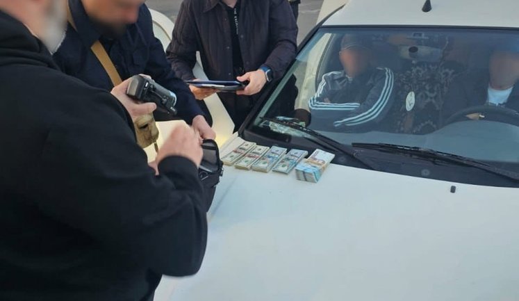 НАБУ викрило податківців на Тернопільщині: 75 тис. євро хабарів і 11,5% "відкату". ФОТОрепортаж
