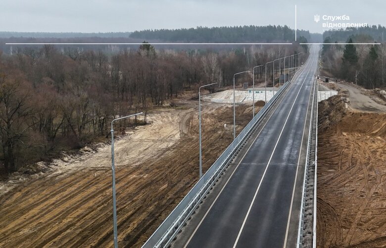 Міст через річку Тетерів у Київській області