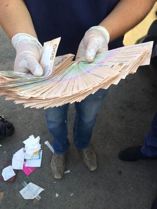 Заступника мера міста Камянка-Дніпровська затримано на хабарі $2 тис., - Сарган 02
