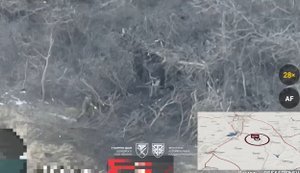 Дронарі 77-ї бригади ДШВ розтрощили замаскований російський танк ударними дронами. ВIДЕО