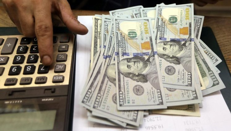 Підвищення податків спричинить подорожчання послуг для всіх українців, - економіст