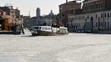 Круизным лайнерам запретили заходить в исторический центр Венеции