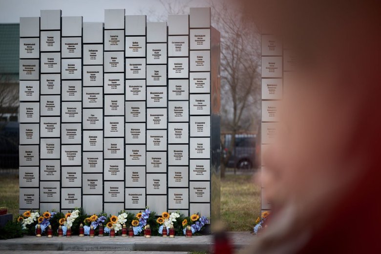 Зеленський вшанував пам'ять вбитих у Бучі