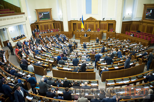 Депутати-соньки, Кіссе, який голосує за трьох, радісний Гройсман і обійми Лозового з Ляшком: як Рада вночі приймала Держбюджет-2019 23
