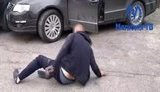 Потерял обувь и валялся на асфальте: пьяный водитель в Виннице просил очевидцев не вызывать полицию. ВИДЕО