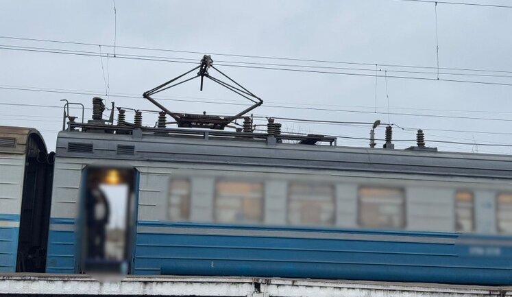 На Киевщине 14-летний подросток вылез на крышу поезда и получил удар током, - полиция. ФОТО