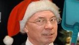 "Добрый" дедушка Азаров, новогоднее явление народу. Свежие ФОТОжабы от Цензор.НЕТ