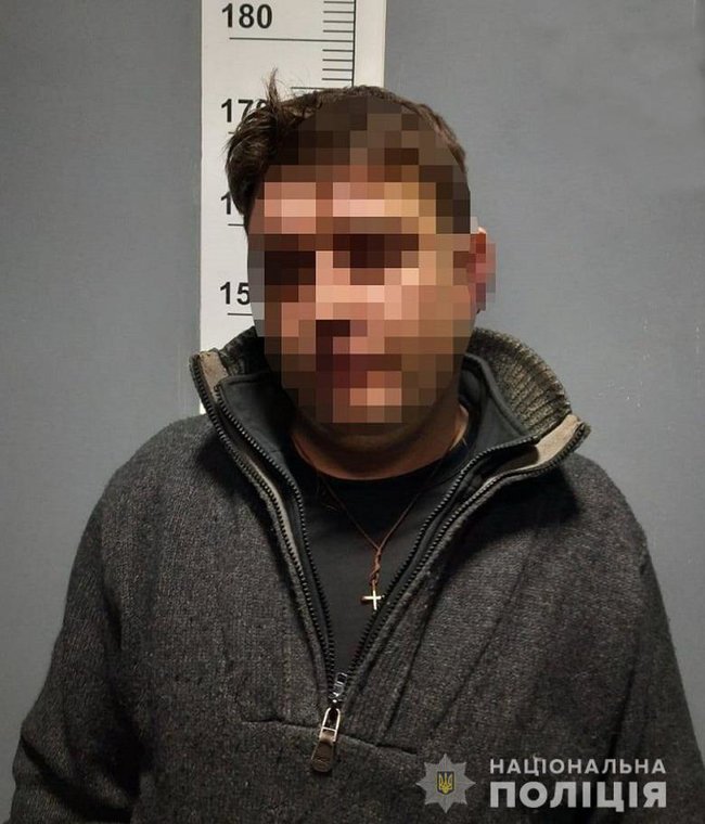 Пьяный мужчина сломал запястье полицейскому в Киеве, ему грозит до пяти лет лишения свободы 01