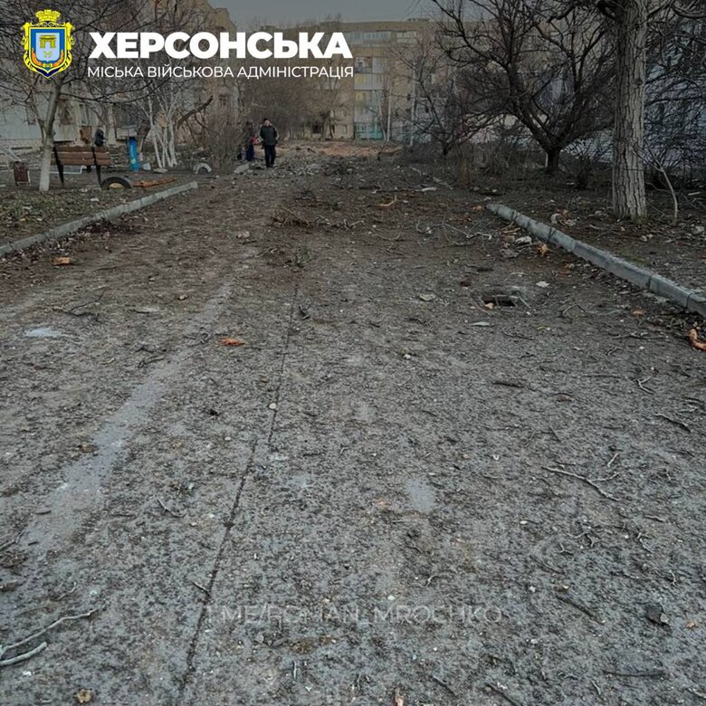 Вночі рашисти обстріляли центральну частину Херсону, дві особи загинули 03 Вночі рашисти обстріляли центральну частину Херсону, дві особи загинули 03