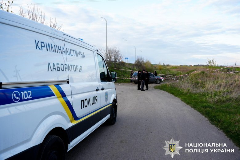 Мужчина стрелял из автомата по военным и полиции в Ровенской области