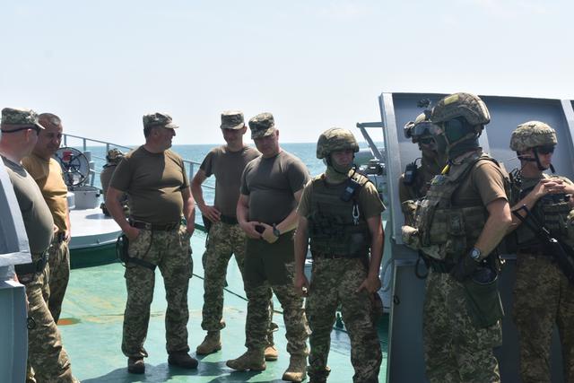 Десантники та військові моряки відпрацювали навчально-бойові завдання в Чорному морі, - Міноборони 03 Десантники та військові моряки відпрацювали навчально-бойові завдання в Чорному морі, - Міноборони 03
