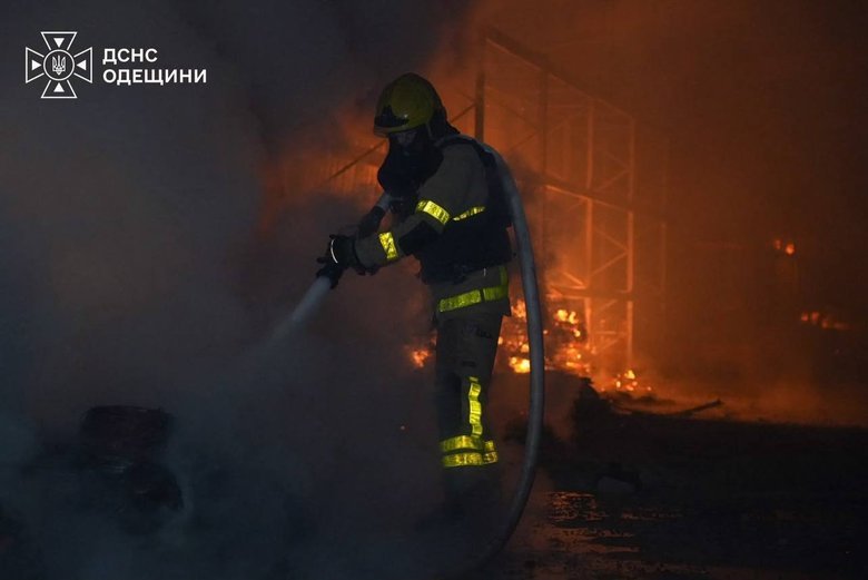В Одесі після атаки РФ виникли пожежі, є двоє постраждалих