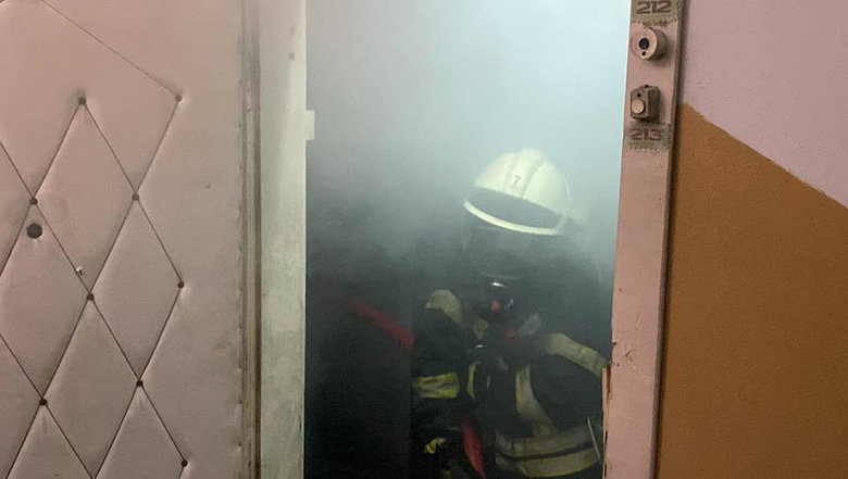 У Києві пролунали вибухи, пошкоджено багатоповерхівку 02